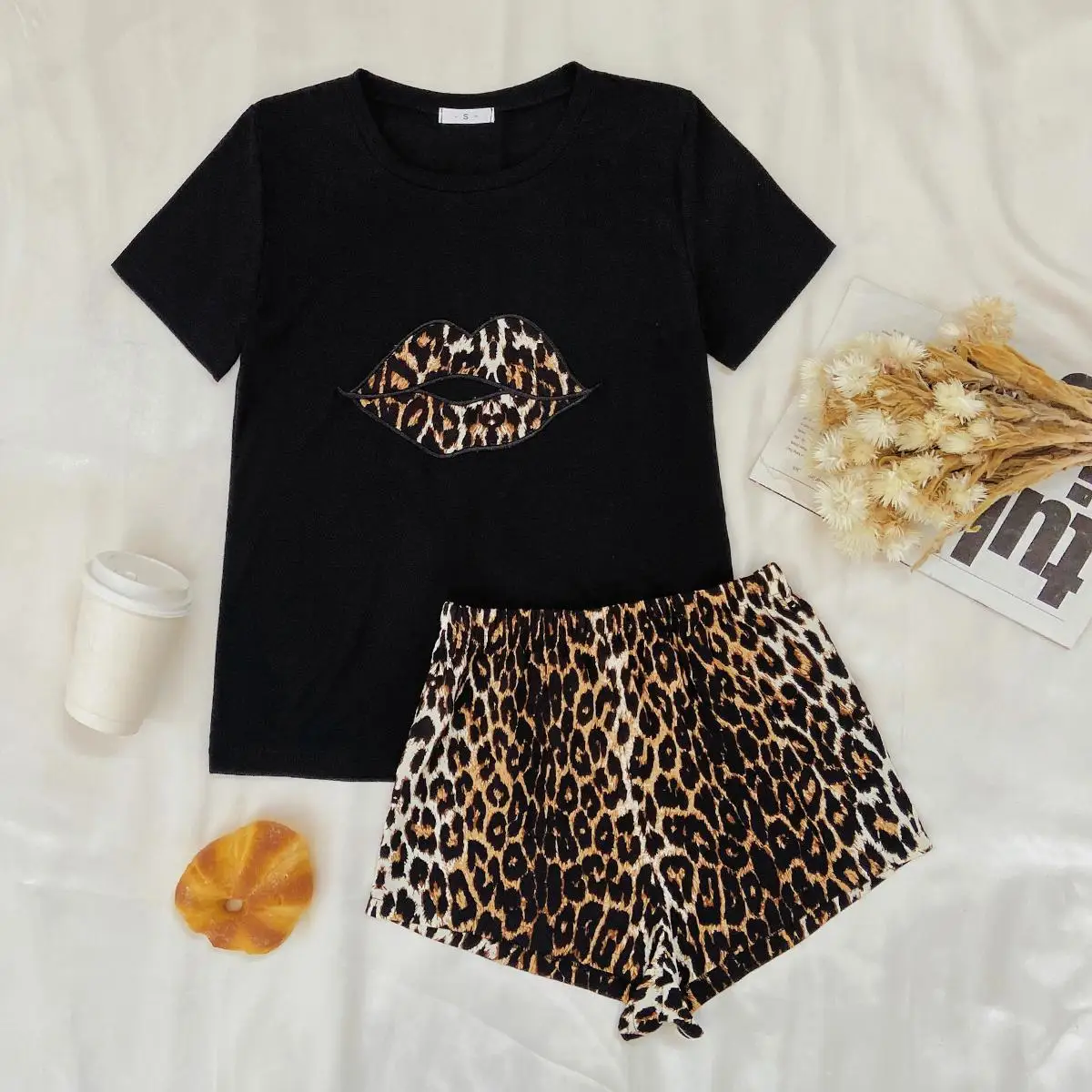 

Hot Leopard Print Pajamas New Spring And Summer Short Sleeve Shorts