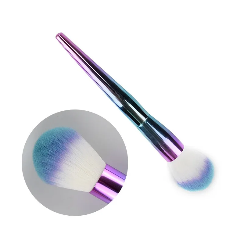 Роскошные кисти для макияжа цвета шампанского с голубыми градиентами основы