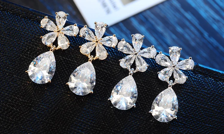 Акриловые розовые лепестки маленькие серьги гвоздики чистые и свежие капли воды