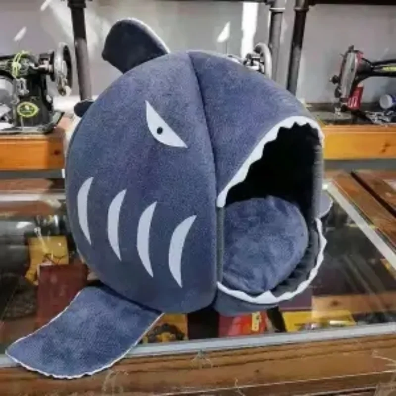 

Kennel Four Seasons Universal Shark Nest Winter Closed Cat Supplies Pet Mat Cat Bed Cat House Unique Expression Nest