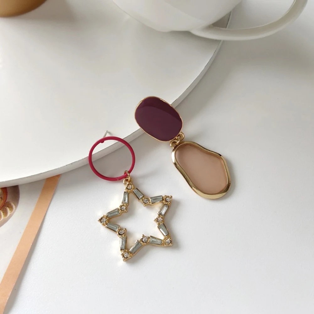 

In 2021New Contracted Fashion Earrings Personality Hollow Out The Stars Asymmetric Shape Stud Earrings Women Fine Jewelry Gift