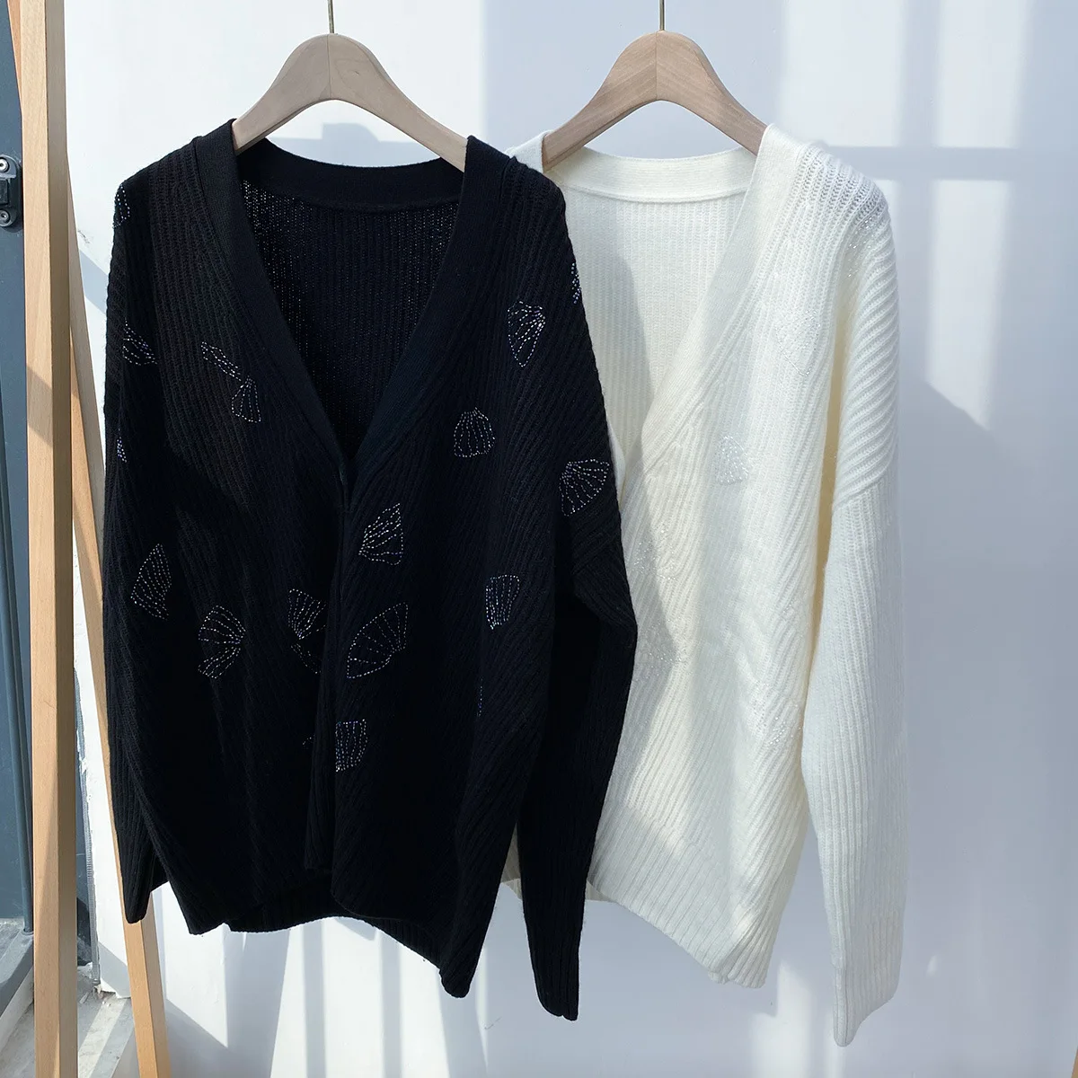 

2021 Women Sweater New Pit Strip Color Rhinestone Cashmere Knitted Cardigan Women's Outer Wear Loose