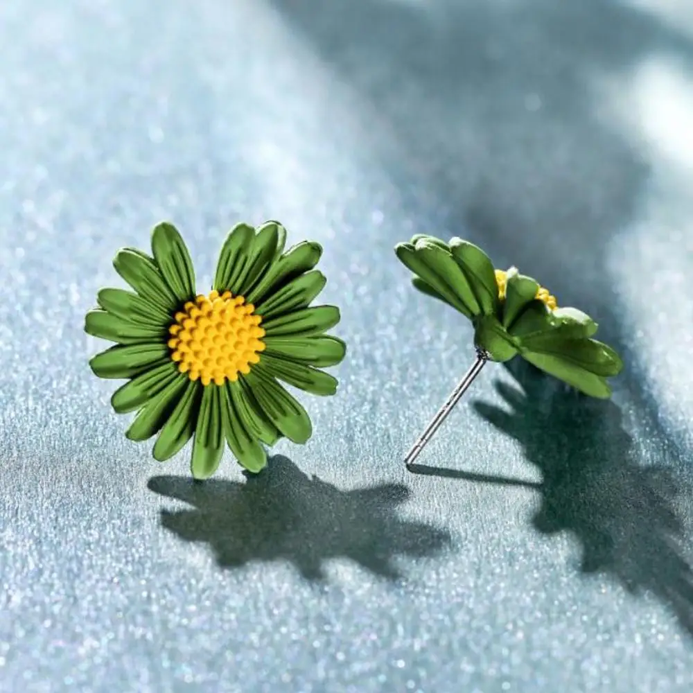 

1 pair Cute Small Daisy Flower Stud Earrings For Women Girls New Fashion Sweet Earrings Jewelry Accessories Wholesale Hot
