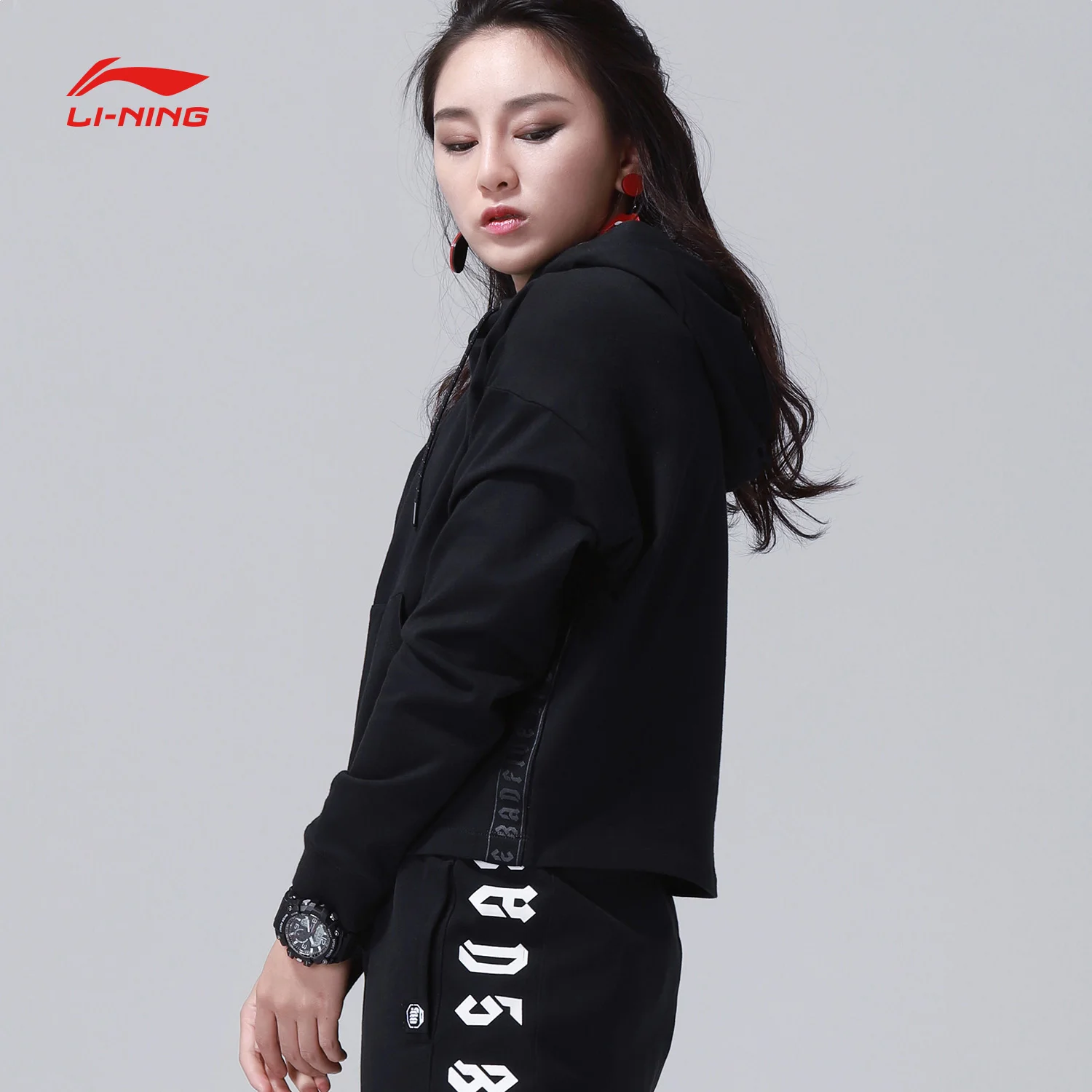 Li-Ning Женская баскетбольная Толстовка BAD FIVE, свободный крой, с буквенным принтом, 72% хлопок, 28% полиэстер, подкладка, спортивный свитер AWDN242 CJAS18