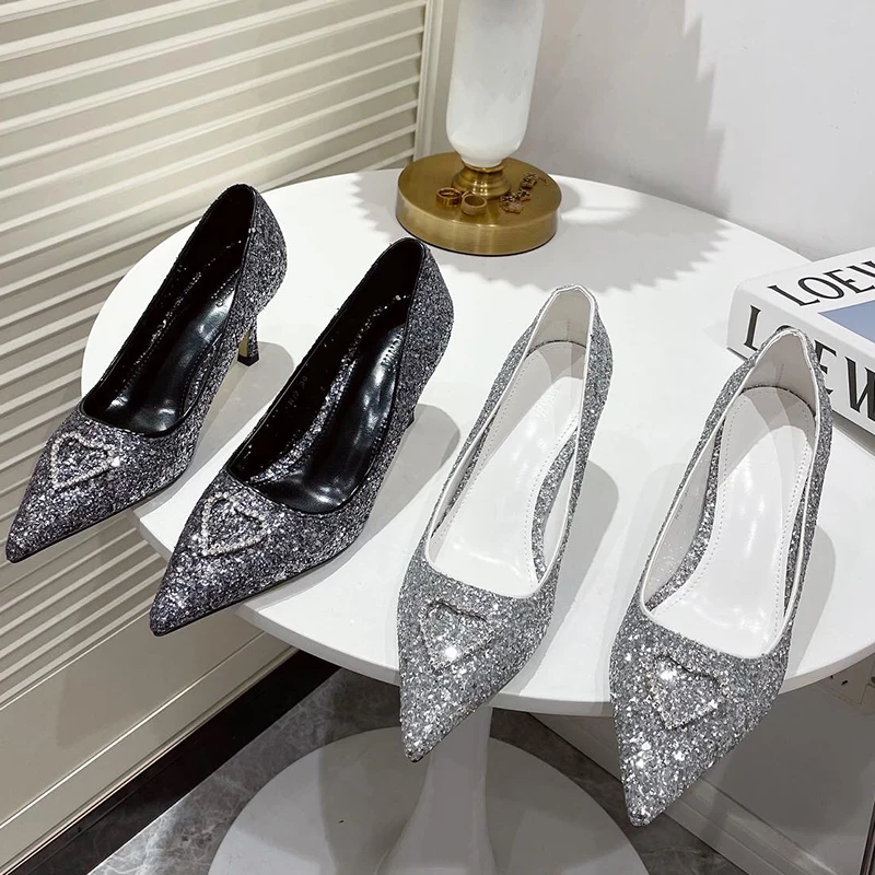 

Женские туфли-лодочки с острым носком, на тонком каблуке