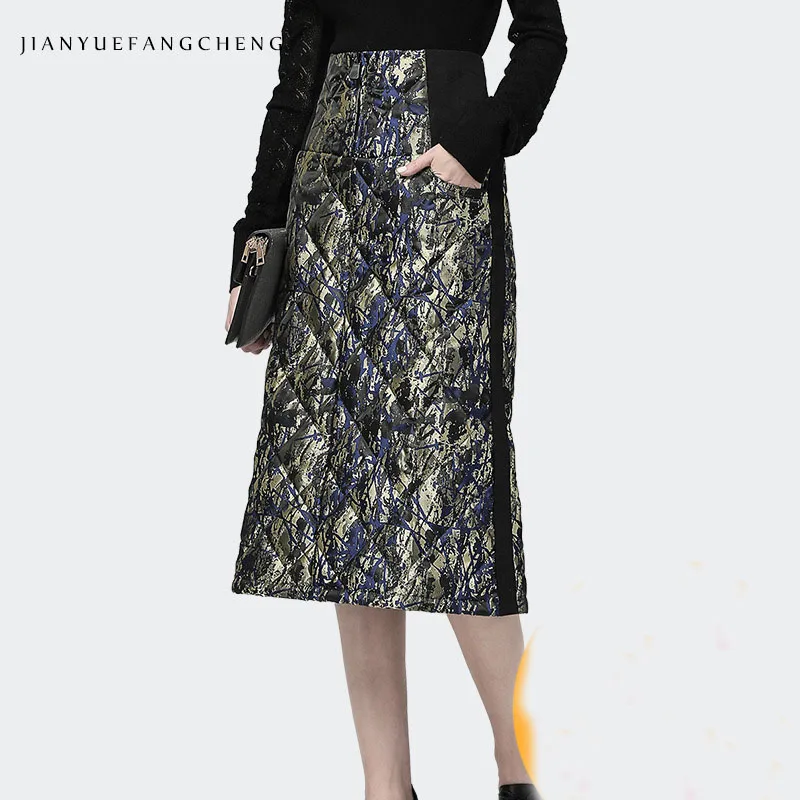 Женская зимняя куртка пуховик юбка золотистого цвета из жаккардовой ткани с