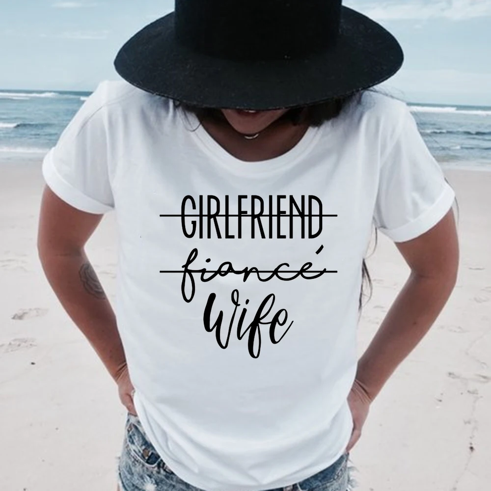

2021 Girlfriend Fiance Wife T-Shirt Future Mrs Tee Engagement Gift Fiance Shirt Bachelorette Party Tops Trendy Casual Tshirts