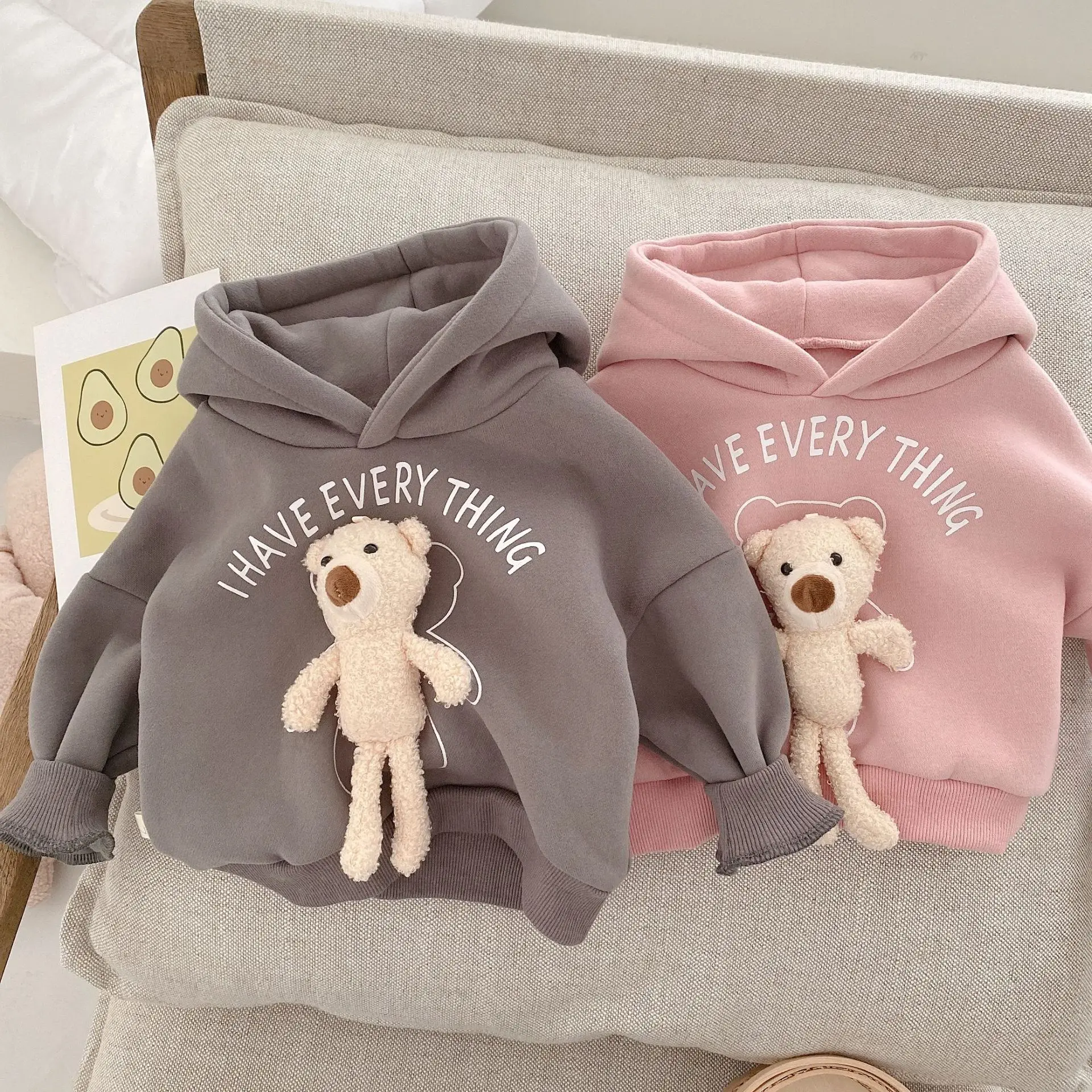 

Детская зимняя одежда WLG для мальчиков и девочек с рисунком медведя из мультфильма Розовые серые бархатные толстовки детская теплая универ...