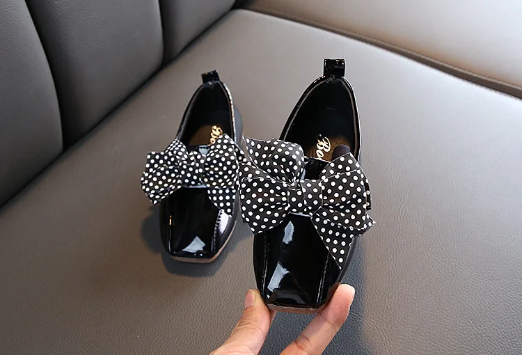 Обувь для девочек с узором в горошек и бантом милые черные осенние Prinses из