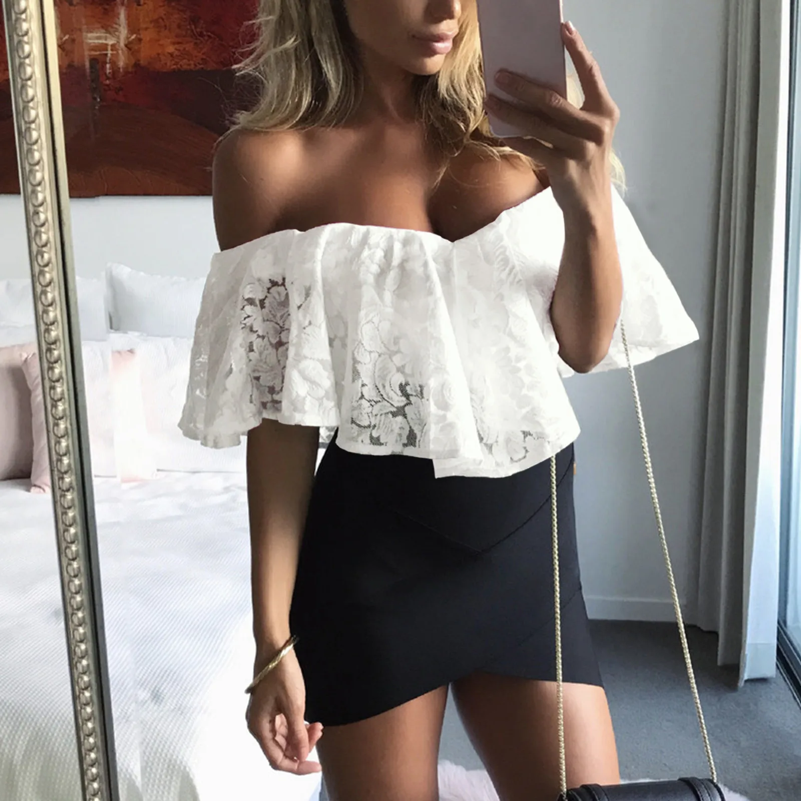 Боди женское кружевное с оборками и открытыми плечами