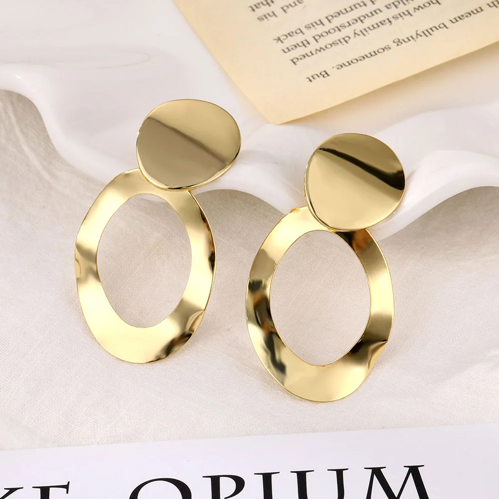 

EN 2020 Fashion Classic Gold Color Twisted Love Studs Earrings For Women Simple Geometric Small Earrings Wedding Bridal Jewelry