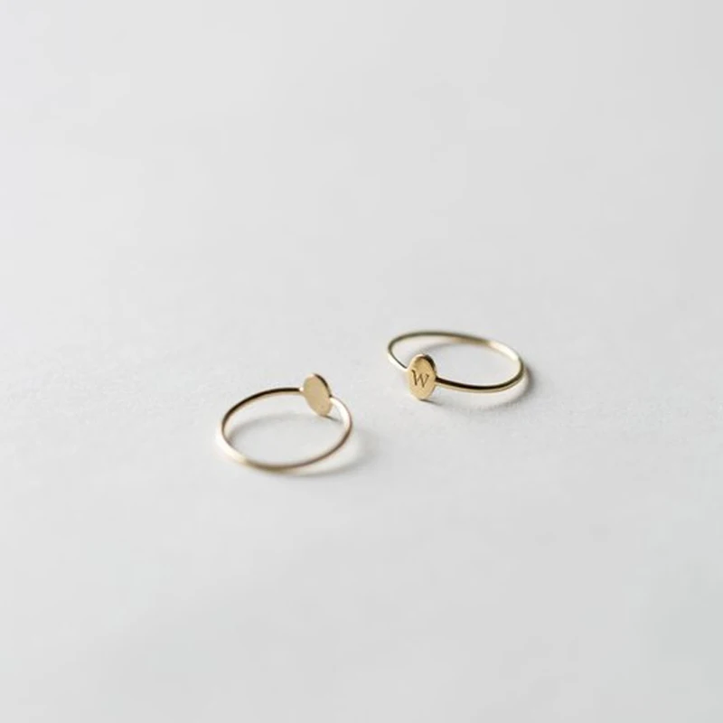 Персонализированные Гравированные штабелируемые крошечные овальные A Z кольца с