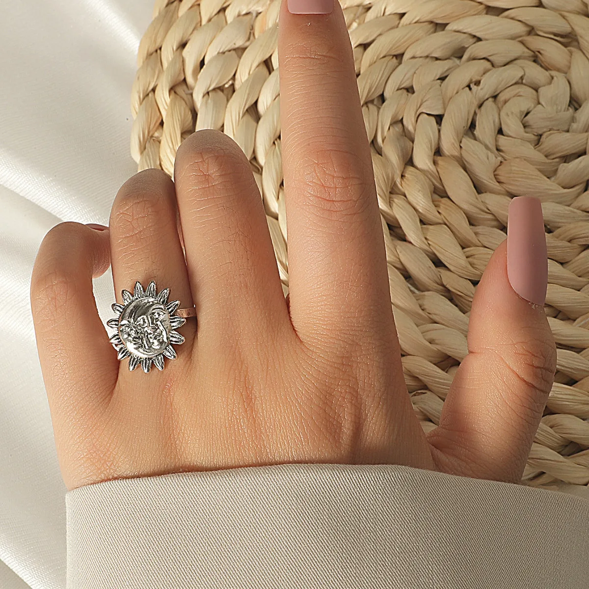 

Sun Moon/в форме полумесяца кольцо для мужчин и женщин в винтажном стиле; Солнце и луна Пара Кольца абстрактный уход за кожей лица кольцо «Подсо...