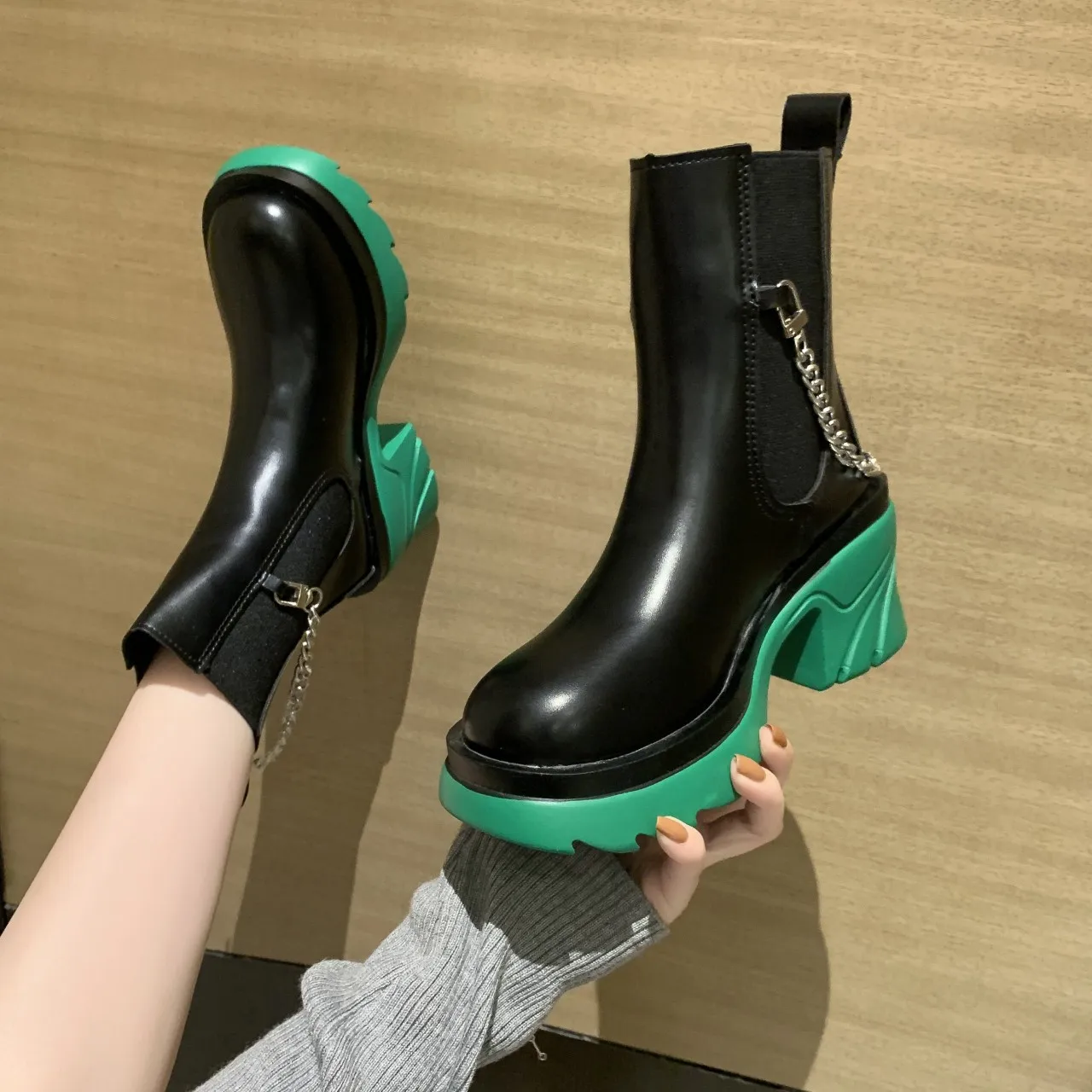 Women's 2022 Thick Bottom Chain Smoking Boots Ankle Boots Middle Calf Chelsea Boots Zapatos De Mujer