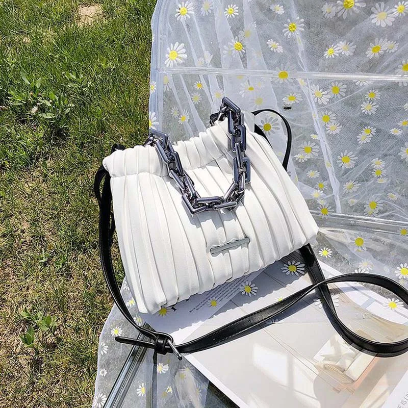 

2021 ladies handbags spring and summer fashion all-match chain drawstring messenger bag ins fold ladies cloud small handbag