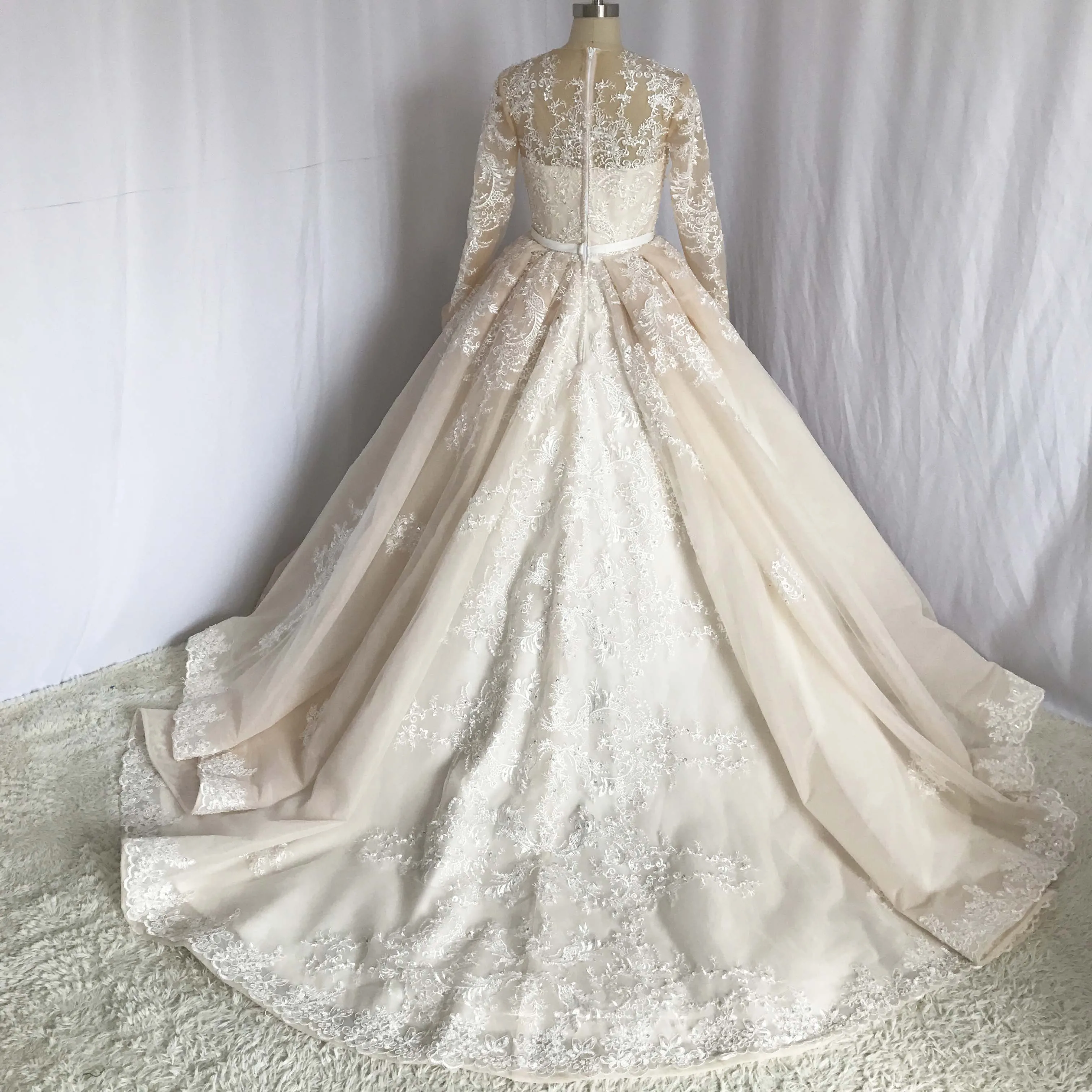 Винтажные свадебные платья плиссированные Бальные цвета шампанского с круглым