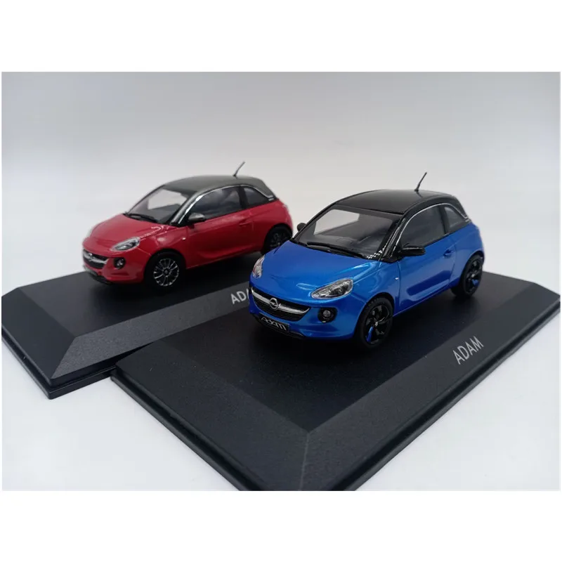 Модель автомобиля из сплава в масштабе 1:43 коллекционная металлическая