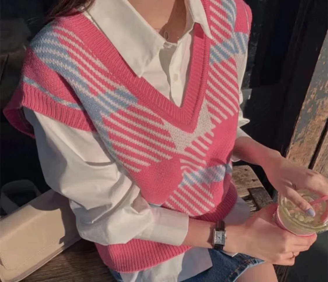 

Женский трикотажный жилет без рукавов, розовый свитер в стиле Харадзюку С V-образным вырезом, модная уличная одежда в Корейском стиле для по...