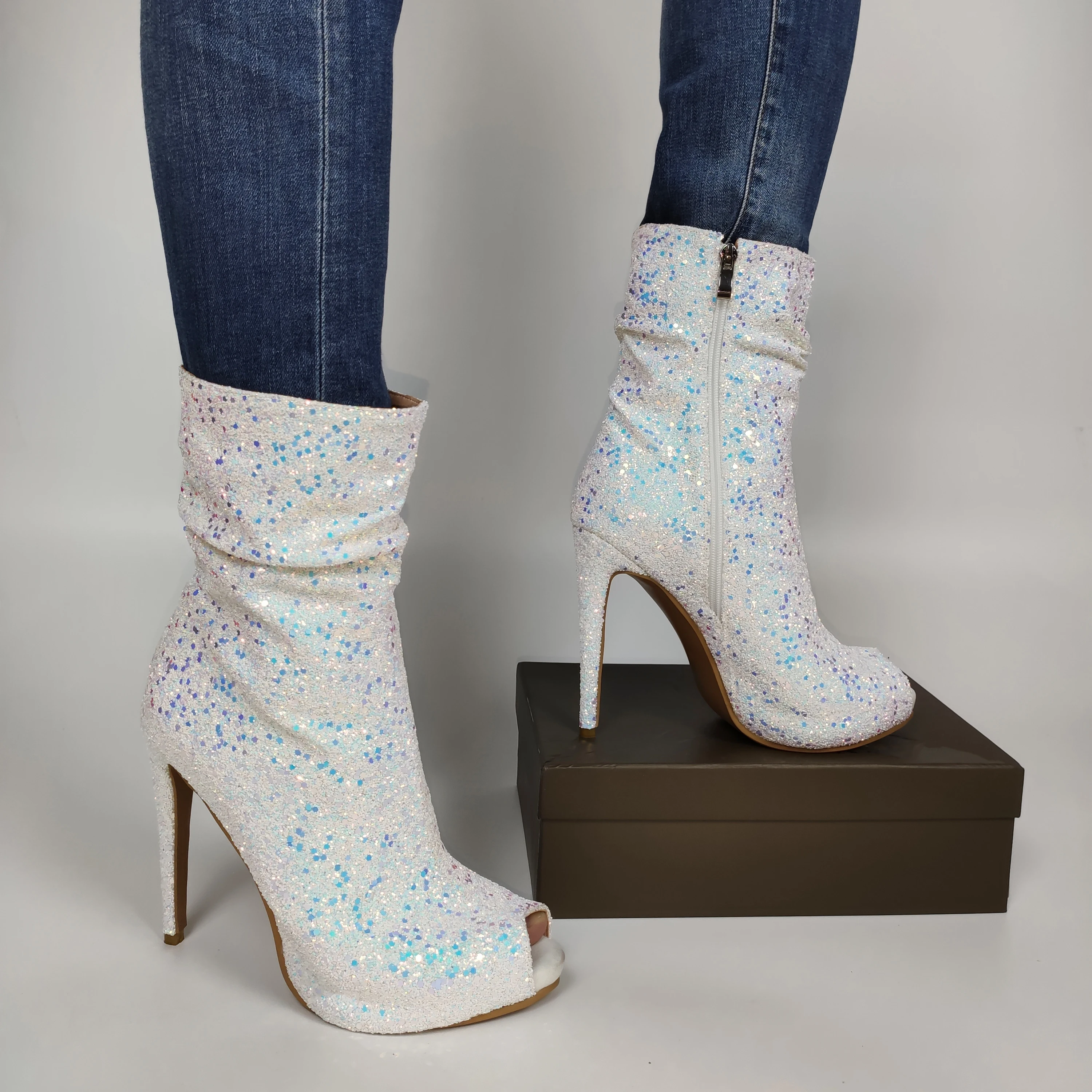 LAIGZEM/блестящие женские ботиночки с боковой молнией Ботильоны на высоком каблуке