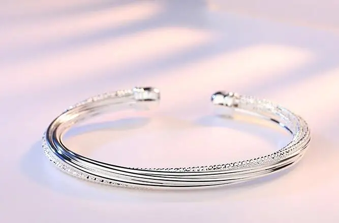 

Silver plated bracelet with car pattern