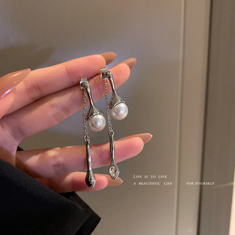 

Korean Cool Wind High Sense Diamond Inlaid Freshwater Pearl Water Drop Minority Design Tassel Earrings Female