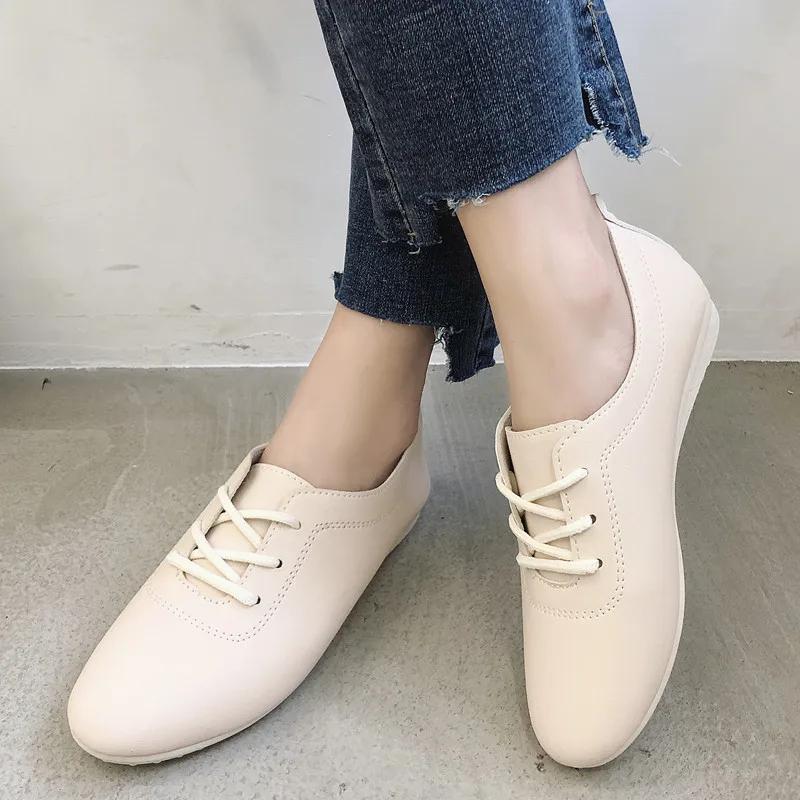 Женские лоферы из натуральной кожи на плоской подошве с круглым носком