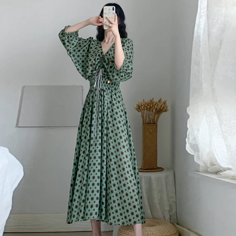 

Women Summer Casual Green Floral Chiffon Dresses Short Balloon Sleeve V-Neck Beading Shirring Front Elastic High Waist Robe 2021