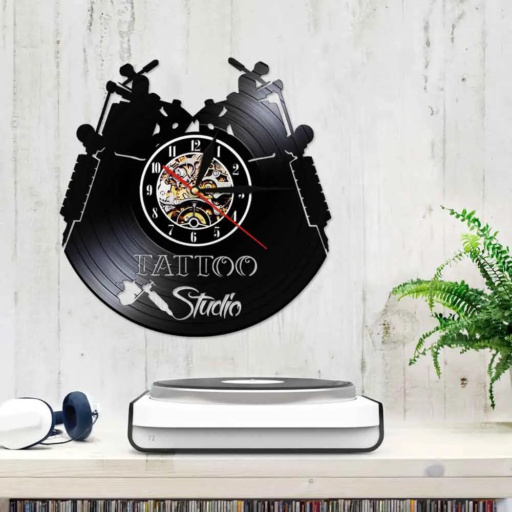 Тату студия логотип бизнес знак винтажная виниловая запись настенные тату часы