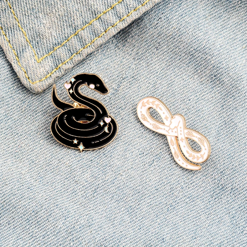 

New Fashion Black White Color Snake Enamel Pin Heart Moon Star Shirt Lapel Pin Bag Funny Animal Badge Jewelry Gift Fans Friends