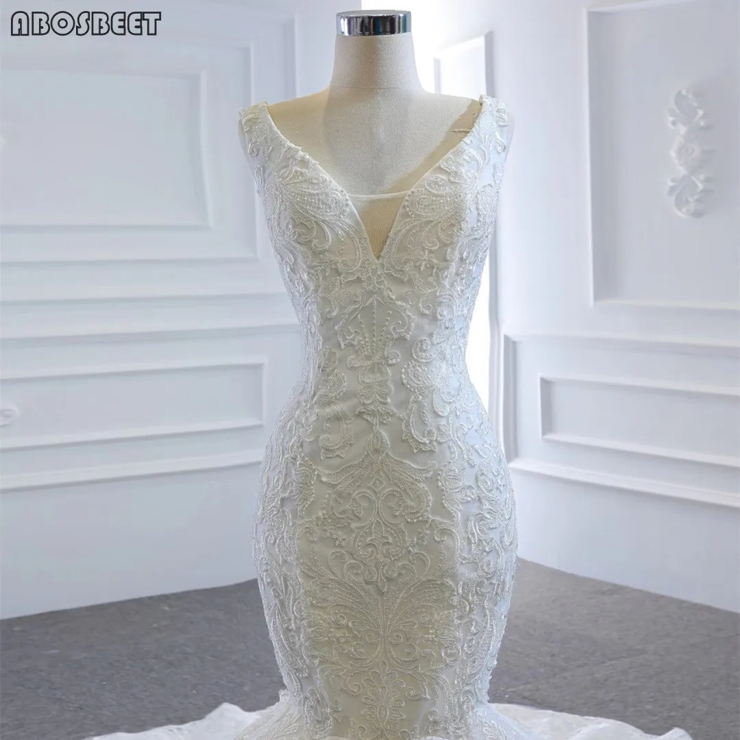 

Satin Mermaid Wedding Dress for Bridal Lace Wedding Gown with Train 2021 Plus Size V Neck Sleeveless Embroidery Lace