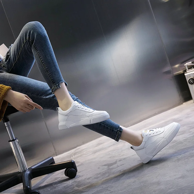 Весенне осенние кожаные кроссовки 2020 новые маленькие белые женские студенческие