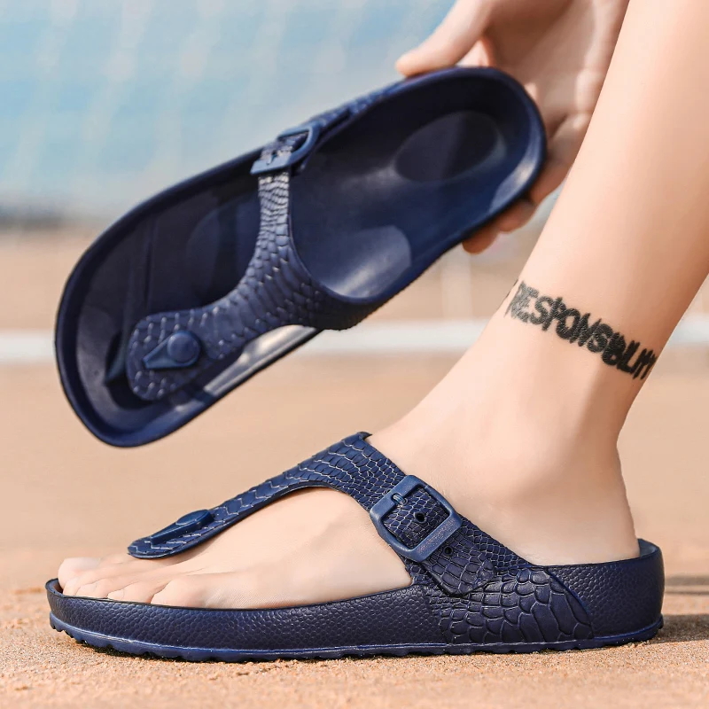

2021 Summer Casual Men Slippers Black White Shoes New Hot Non-slip Slides Bathroom Sandals Soft Sole Men Slides Light
