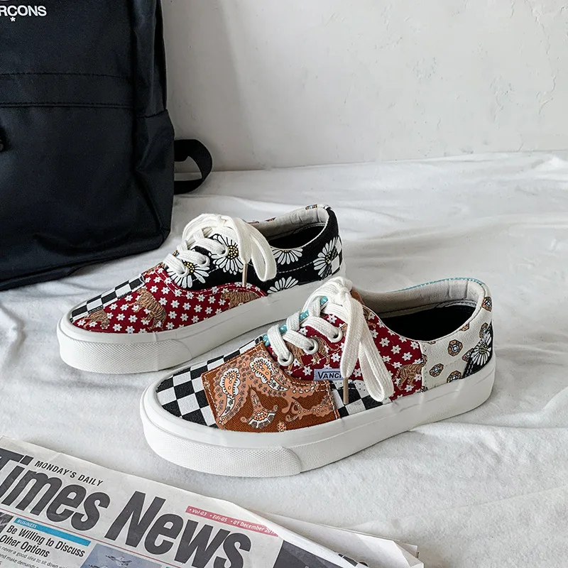 

2021 Couple Canvas Women's Shoes Cashew Flower Stitching Asymmetric Checkerboard Retro Low-cut Skateboard Shoes Men's Shoes