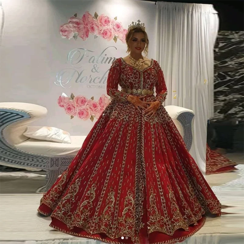 

Luxury Beaded Crystal Dubai Wedding Dress V Neck Long Sleeve Ball Gown Bridal Dress Gold Applique Red Muslim Wedding Gown Custom