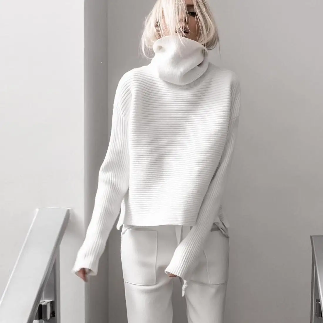 Женский свитер тонкий мягкий длинный рукав высокий ворот вязаный пуловер