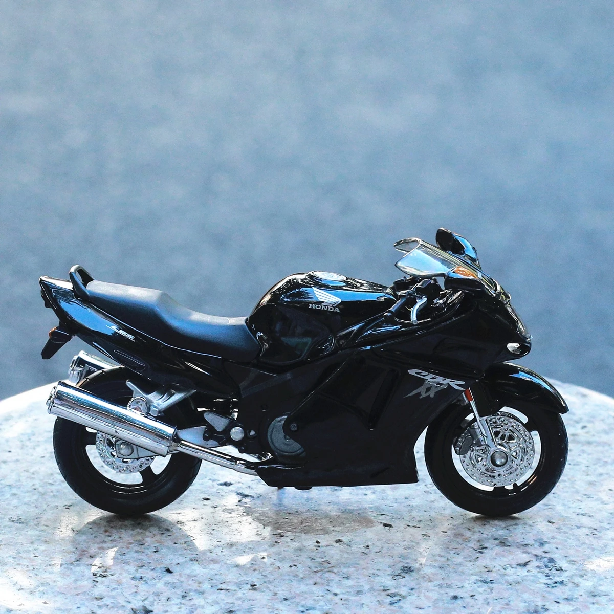 

Maisto 1:18 HONDA CBR1100XX Metal Motorcycle Diecast Bike Car Model Toy Collection Mini Moto Gift