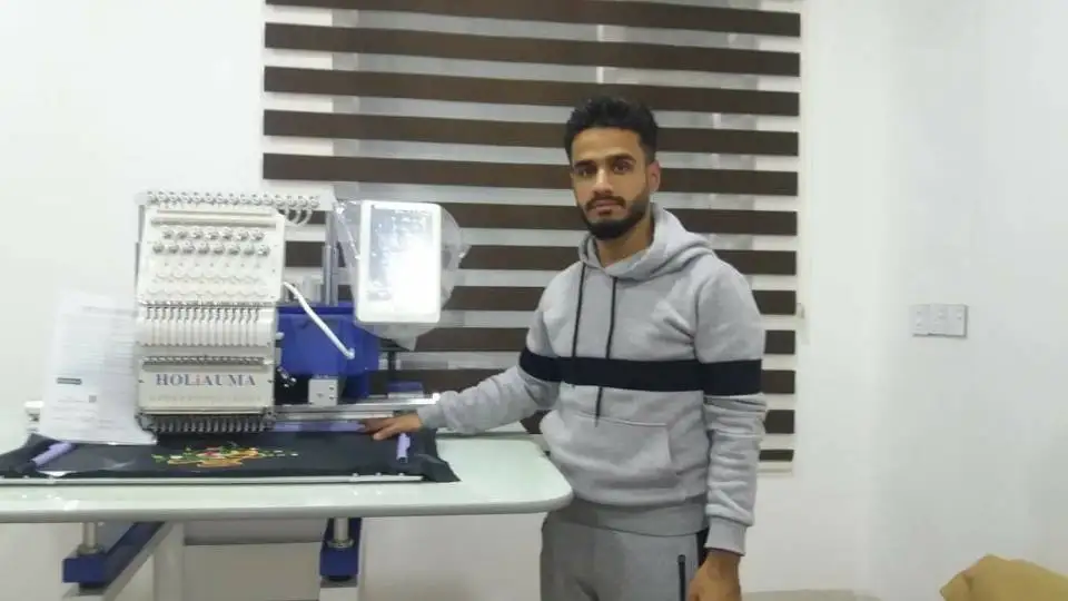 Автоматическая одноголовочная компьютерная вышивальная машина для