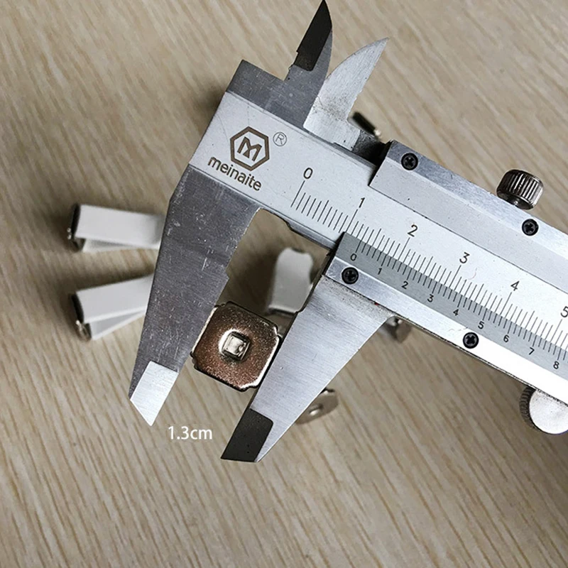 Автомобильный освежитель воздуха сделай сам клипса черного/белого цвета для