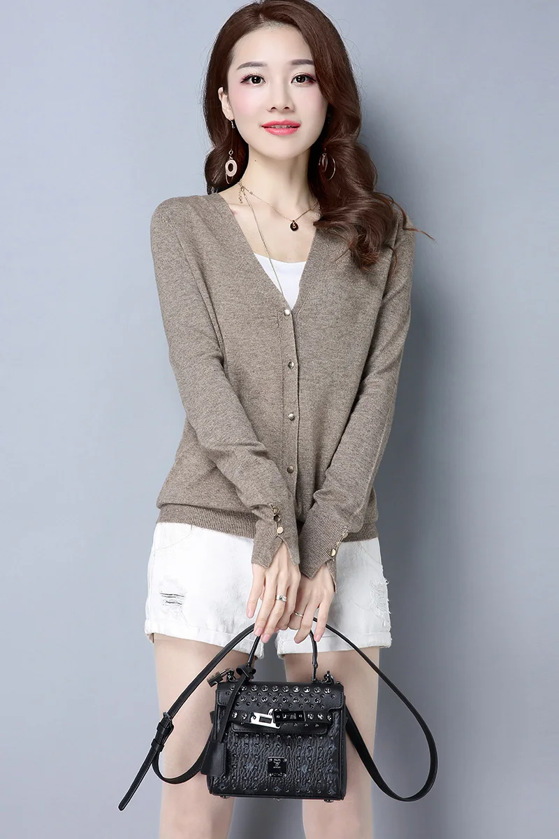 

2021 new autumn outside V collar short pure color knitted top sweater female cardigan jacket tide