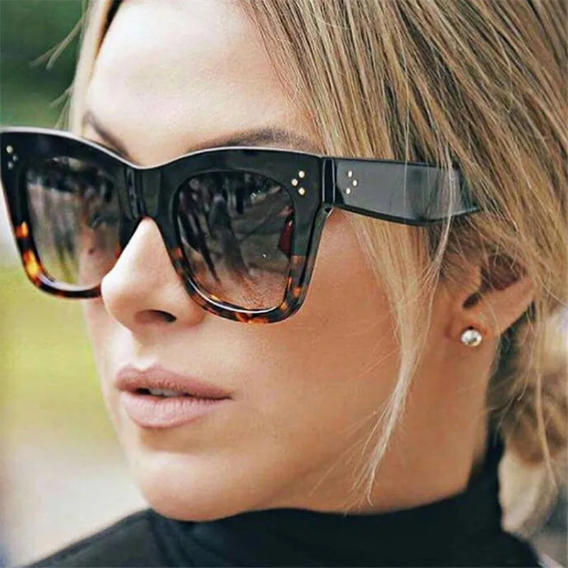 

Luxury Rectangle Sunglasses Womener PC Frame Gradient Lens Classic Rivet Shades Female Male Fashion Eyewear UV400