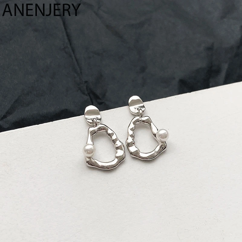 

Женские серьги-гвоздики серебряного цвета с жемчугом