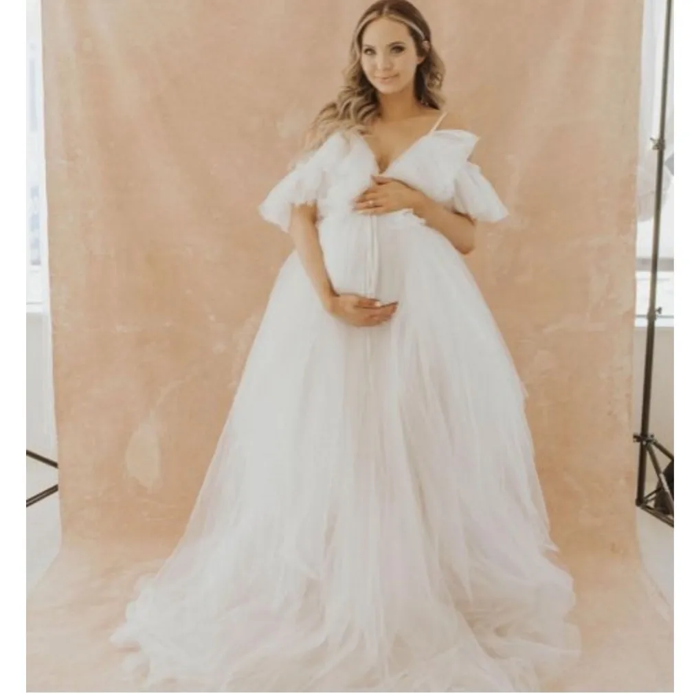 

Modest White Tulle Robe Women Maternity Dresses With Cap Short Sleeves A-line Summer Women Dress Pregnancy Robe For Photo Shoot