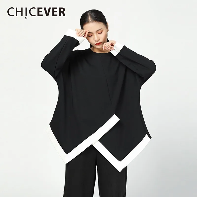 Женская футболка с круглым вырезом рукавом летучая мышь и асимметричным подолом