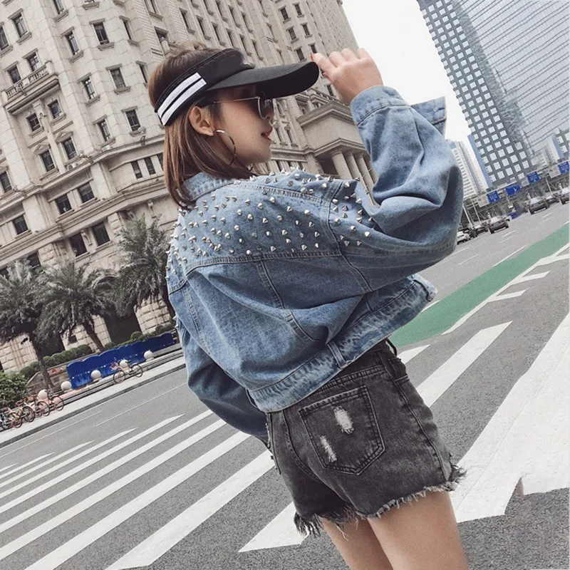 CHICEVER весеннее короткое джинсовое пальто с заклепками отворотом длинным рукавом