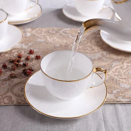 Роскошные Керамика белые чайные чашки фарфоровая чашка и блюдце чайный сервиз