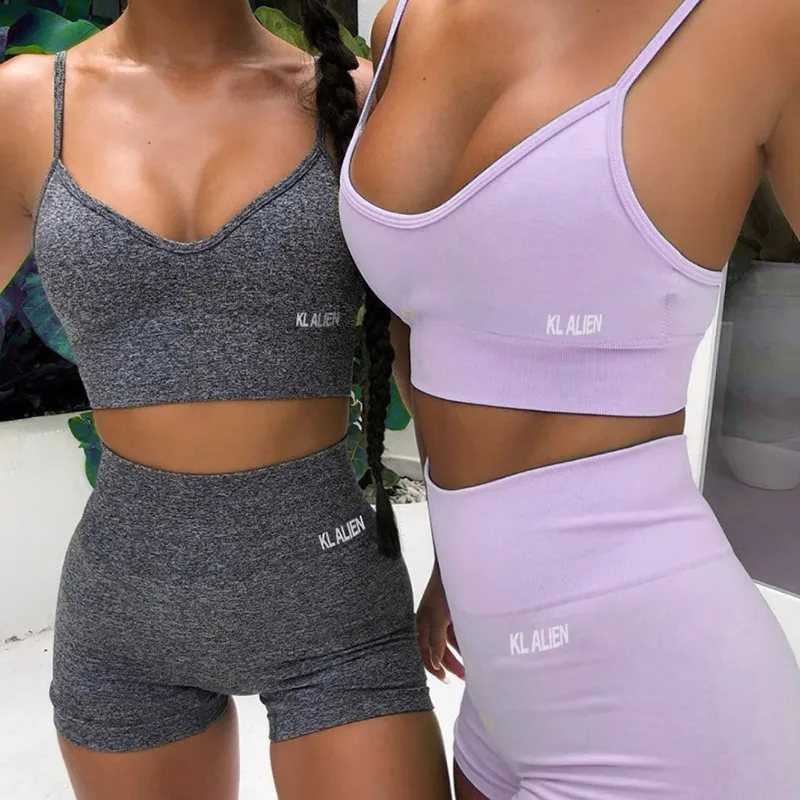 

Комплект Спортивный женский из двух предметов, короткий топ со светоотражающими буквами, эластичная облегающая одежда для фитнеса с завыше...