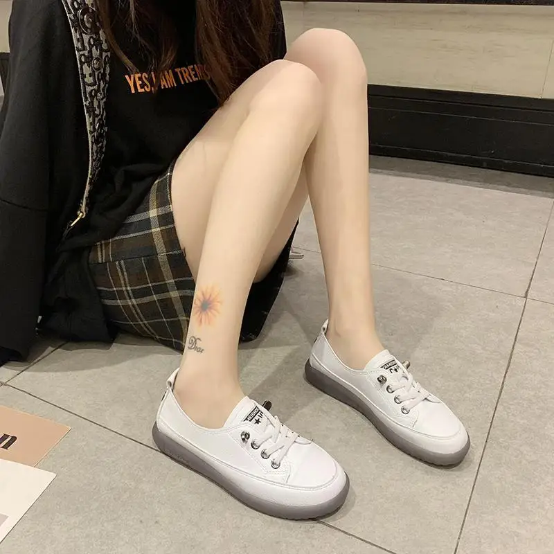 

2021 Non-Slip Wear-Resistant Flat Bottom Small Chrysanthemum Student Leather Shoes Sneakers Women Shoes Women