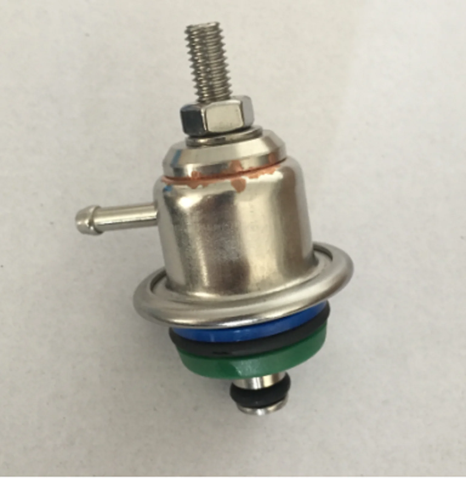 

Регулятор давления топлива костюм для VW от 1994 до около 2005 на Golf MK3 MK4 и Jetta FPR-020