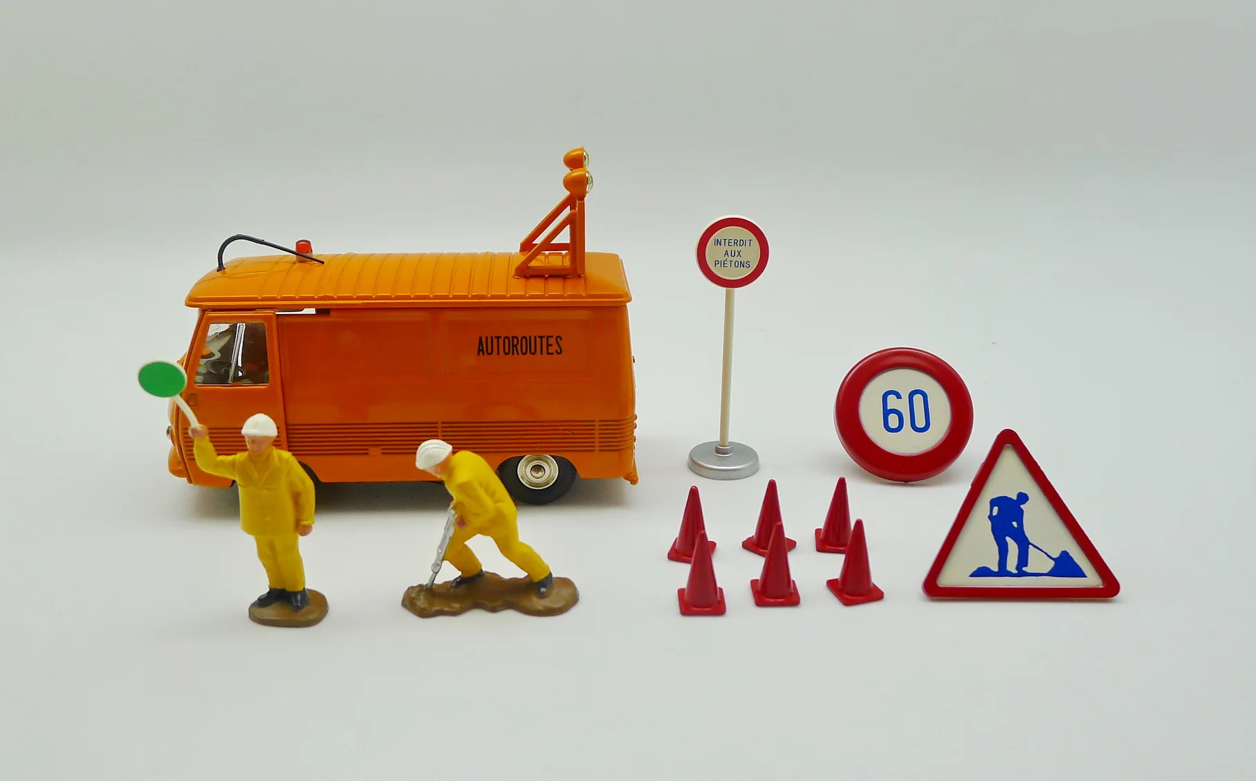 Atlas Dinky Truck 570 A PEUGEOT J 7 Autoroutes литые игрушки 1:43