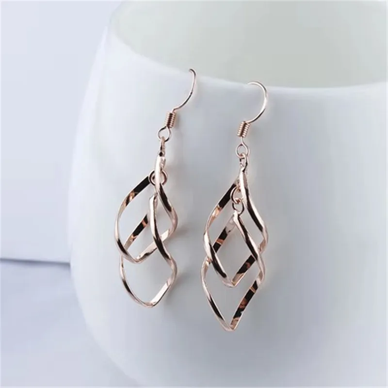 Модные Элегантные корейские витые волнистые ретро серьги ювелирные изделия для
